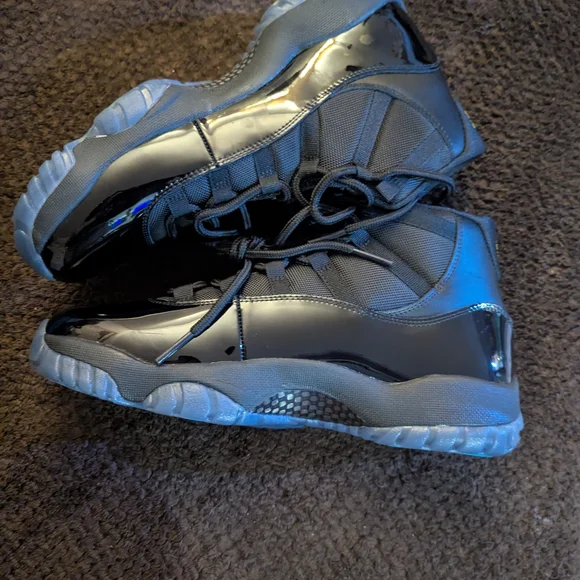 Air Jordan 11 Retro Gamma Sneakers